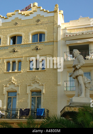 Charakteristischen Blick bunten Gebäude der alten Stadt Barri Antic Sitges Katalonien Katalonien Katalonien Costa Dorada España Spanien Europa Stockfoto