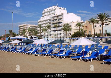 Panoramablick auf das Meer & Strand von Sitges Katalonien Katalonien Katalonien Costa Dorada España Spanien Europa Stockfoto