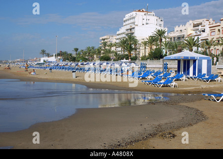 Panoramablick auf das Meer & Strand von Sitges Katalonien Katalonien Katalonien Costa Dorada España Spanien Europa Stockfoto