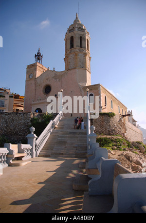 Blick auf Sant San Saint S Bartolomeu Santa Tecla Barri Antic Sitges Katalonien Katalonien Katalonien Costa Dorada España Spanien Europa Stockfoto