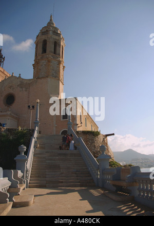 Blick auf Sant San Saint S Bartolomeu Santa Tecla Barri Antic Sitges Katalonien Katalonien Katalonien Costa Dorada España Spanien Europa Stockfoto