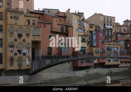 Panoramablick über charakteristische Fälle de l'Onyar Gerona Girona Katalonien Catalunya Cataluña España Spanien Europa Stockfoto