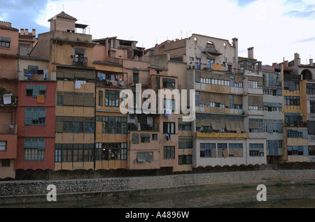 Panoramablick über charakteristische Fälle de l'Onyar Gerona Girona Katalonien Catalunya Cataluña España Spanien Europa Stockfoto