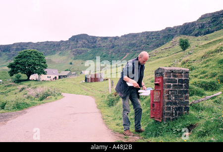 Insel der Eigg Schottland John Cormack den Postboten auf seinem runden 1997 Stockfoto