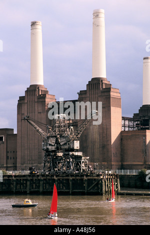 Battersea Power Station Jolle Segeln auf der Themse 1996 Stockfoto