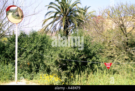 Minenfeld in der Pufferzone zwischen Nord und Süd-Nikosia Stockfoto