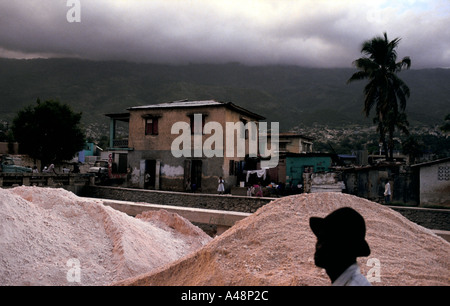 Gewitterwolken überfahren Sie Port au Prince von Mount kenscoff Stockfoto