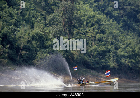 Karen-Rebellen sind stark abhängig von der Binnenschifffahrt zum Verschieben von Lieferungen und soldiers.manerplaw Fluss Moei Burma 1992 Stockfoto