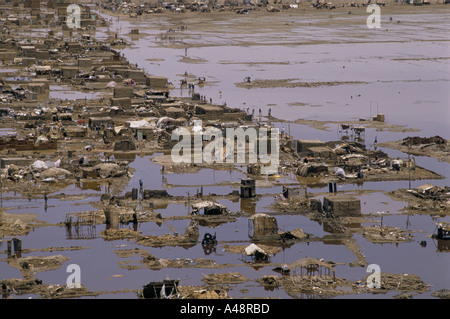 Im Jahr 1988 der Blaue Nil überflutet und seine Ufer viele Häuser in Khartum hinwegzufegen. Stockfoto