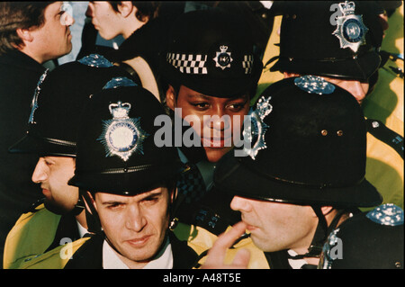 Polizisten an anti-Rassist März Südlondon 16 10 93 Stockfoto