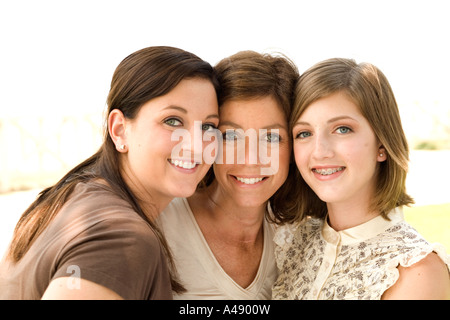 Mutter mit Töchtern, Lächeln, Porträt Stockfoto