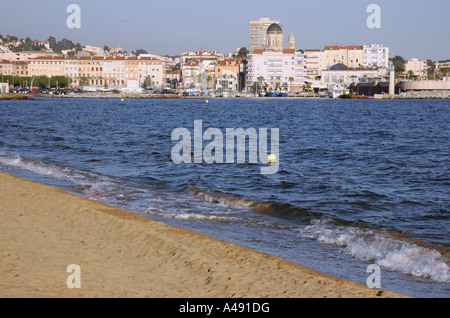 Panoramablick auf Meer & Strand von St Raphael Côte d ' Azur Saint San S Cote D Azur Frankreich Südeuropa Stockfoto