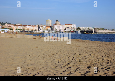 Panoramablick auf Meer & Strand von St Raphael Côte d ' Azur Saint San S Cote D Azur Frankreich Südeuropa Stockfoto