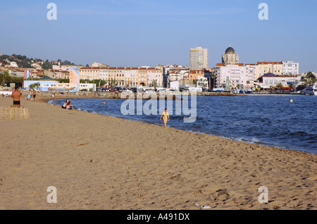 Panoramablick auf Meer & Strand von St Raphael Côte d ' Azur Saint San S Cote D Azur Frankreich Südeuropa Stockfoto