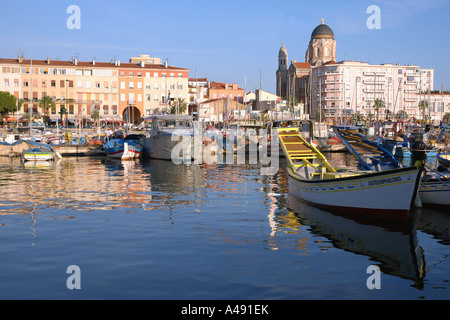 Panoramablick auf Meer & Hafen von St Raphael Côte d ' Azur Saint San S Cote D Azur Frankreich Südeuropa Stockfoto