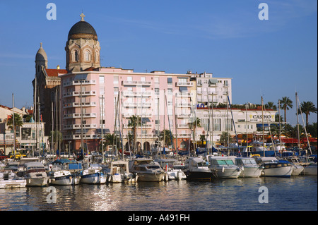 Panoramablick auf Meer & Hafen von St Raphael Côte d ' Azur Saint San S Cote D Azur Frankreich Südeuropa Stockfoto