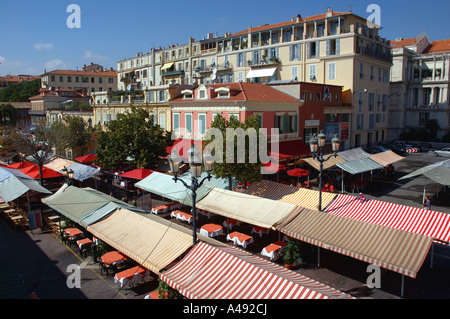 Panoramablick auf bunten Cours Saleya Marché Aux Fleurs Vieux alt Nizza Côte d ' Azur Cote D Azur Frankreich Südeuropa Stockfoto