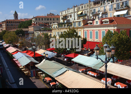 Panoramablick auf bunten Cours Saleya Marché Aux Fleurs Vieux alt Nizza Côte d ' Azur Cote D Azur Frankreich Südeuropa Stockfoto