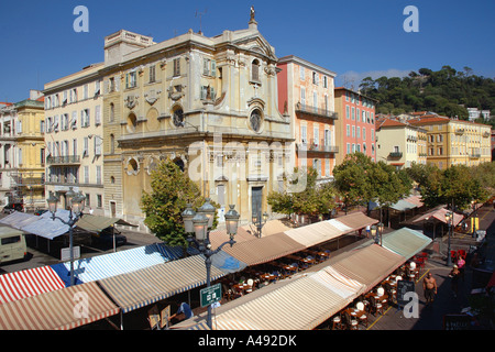 Panoramablick auf bunten Cours Saleya Marché Aux Fleurs Vieux alt Nizza Côte d ' Azur Cote D Azur Frankreich Südeuropa Stockfoto