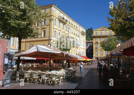 Panoramablick auf bunten Cours Saleya Marché Aux Fleurs Vieux alt Nizza Côte d ' Azur Cote D Azur Frankreich Südeuropa Stockfoto