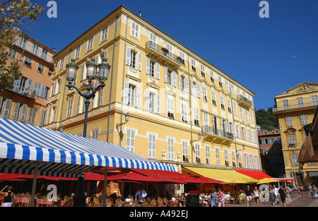 Panoramablick auf bunten Cours Saleya Marché Aux Fleurs Vieux alt Nizza Côte d ' Azur Cote D Azur Frankreich Südeuropa Stockfoto