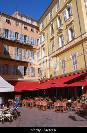 Panoramablick auf bunten Cours Saleya Marché Aux Fleurs Vieux alt Nizza Côte d ' Azur Cote D Azur Frankreich Südeuropa Stockfoto