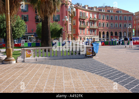 Blick auf bunte Rue Ort Massèna Massena Vieux alt Nizza Côte d ' Azur Cote D Azur Frankreich Südeuropa Stockfoto