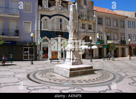 Blick prächtigen Obelisk Hauptplatz Altstadt Aveiro Iberia iberischen Halbinsel Nord Portugal Nordeuropa Stockfoto