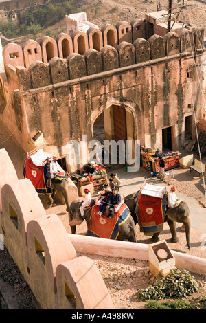 Indien Rajasthan Amber Fort Elefanten am Eingangstor Suraj Pol Stockfoto