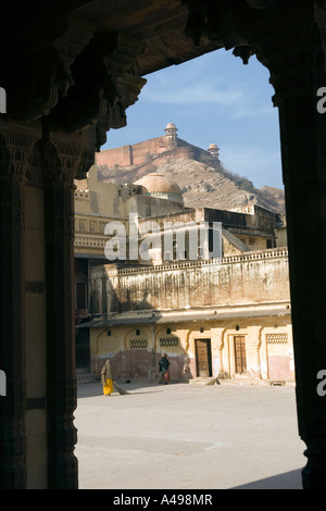 Indien Rajasthan Amber Fort oberen Befestigungen durch Bogen des Diwan Uhr Halle der Öffentlichkeit Stockfoto