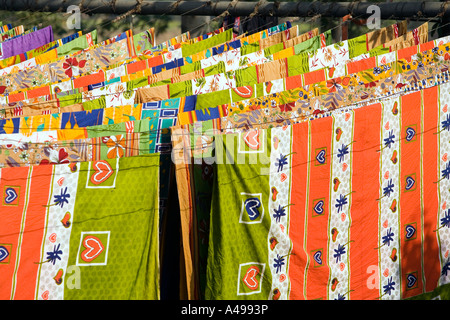 Indien Rajasthan Kunsthandwerk Sanganer Textilien bunten Bildschirm Druckstoff trocknen in der Sonne Stockfoto