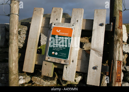 Zugang Schild am Tor, Pen-y-Gent Stockfoto