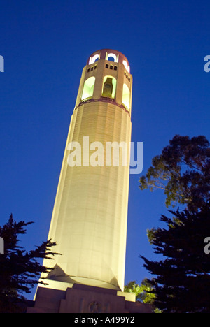 Am Abend niedrigen Winkel Schuss der Coit Tower in San Francisco Stockfoto