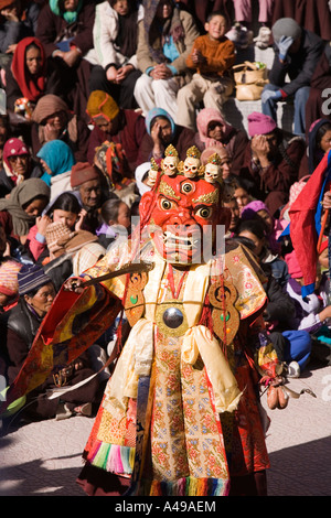 Indien-Ladakh-Leh-Tal-Spitok Festival heftige Herrn des Todes roten maskiert kostümierte Tänzer Stockfoto