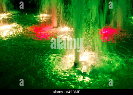 Bunte Wasserfontäne Stockfoto