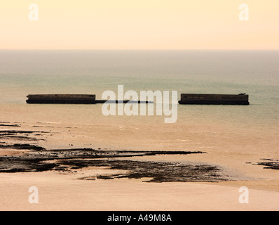 Mulberry Hafen bleibt bei Arromanches-Les-Bains-Normandie-Frankreich-Europa Stockfoto