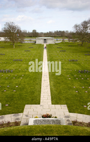 Blick von der zentralen Hügelgrab auf dem deutschen Soldatenfriedhof in La Cambe Normandie Frankreich Stockfoto