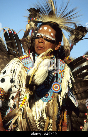 Festlich gekleidete Greis am Treffen der Nordamerican Indianer, Powwow, USA, Montana, Browning indische Tage tanzen Stockfoto