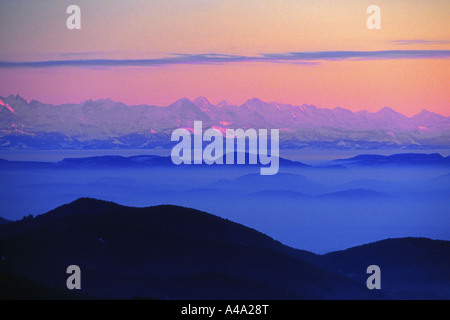 Nebel im Schwarzwald, Blick vom Belchen auf der Alp Bergen, Deutschland, Baden-Württemberg Stockfoto