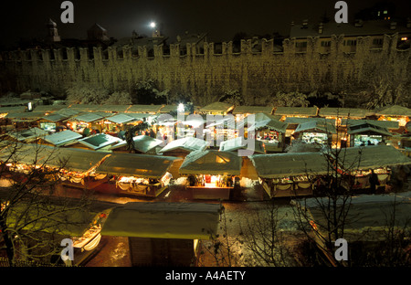 Weihnachtsmarkt am Piazza di Fiera Trento Trentino-Südtirol-Italien Stockfoto