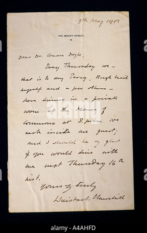 Ein Brief aus den Archiven von Sir Arthur Conan Doyle, Detaillierung eine kulinarische Einladung von Winston Churchill. Stockfoto