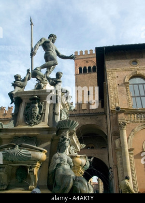 Statue am Brunnen von Neptun Bologna Emilia Romagna Italien Europa Stockfoto