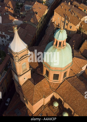 Die Kuppel von San Bartolomeo, gesehen vom oberen Rand der Asinelli Turm Bologna Emilia Romagna Italien Stockfoto