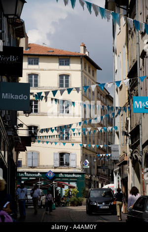 Touristen besuchen die Stadt Le Puy En Velay Stockfoto