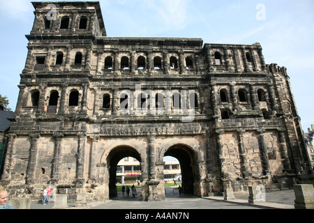 Porta Nigra in Deutschland Trier UNESCO Welt Kultur Erbe, der ältesten Stadt Deutschlands. Stockfoto