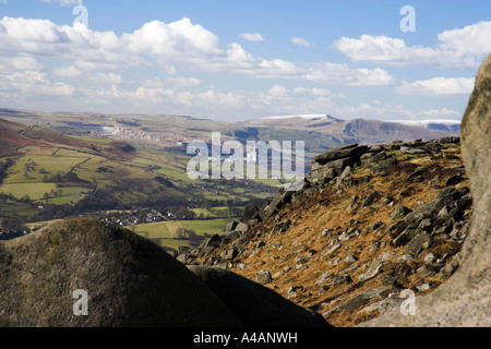 Blick über den Hope Valley aus Higger Tor in der Nähe von Hathersage im Peak District Stockfoto