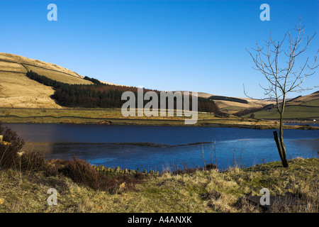 Blick über Woodhead Reservoir im Longdendale Tal im Peak District in der Nähe von Glossop in Derbyshire Stockfoto