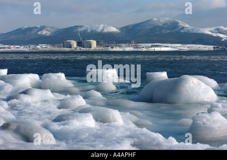 Bau von verflüssigtem Erdgas LNG-Aufbereitungsanlage in Aniva-Bucht auf der Insel Sachalin Russland 2006 Stockfoto