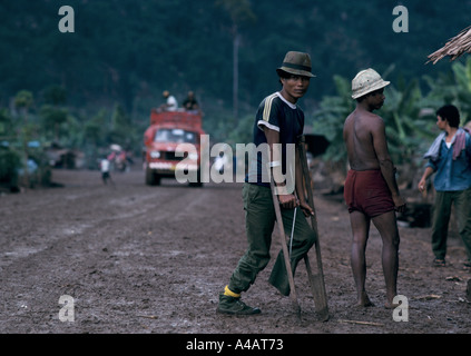 Seite 8, ein Flüchtlingslager, ausgeführt von den Roten Khmer an der thailändisch-kambodschanischen Grenze, befindet sich über 30.000 Menschen. Stockfoto