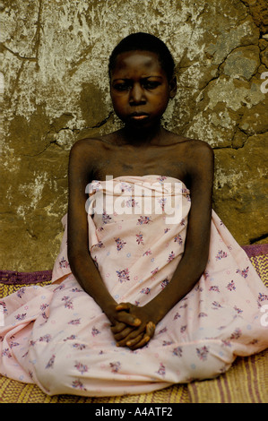 Josephine Naginge im Alter von 26 Jahren, ein krankes und sterbendes Opfer von HIV AIDS. In Dörfern in der Provinz Rakai, Uganda, wurde zu dieser Zeit eine ganze Generation junger Menschen durch AIDS ausgelöscht. Januar 1987 Stockfoto